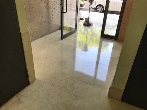 Abrillantado cristalizado de suelos de mármol, terrazo, granito, pvc, linoleum, saipolan,etc